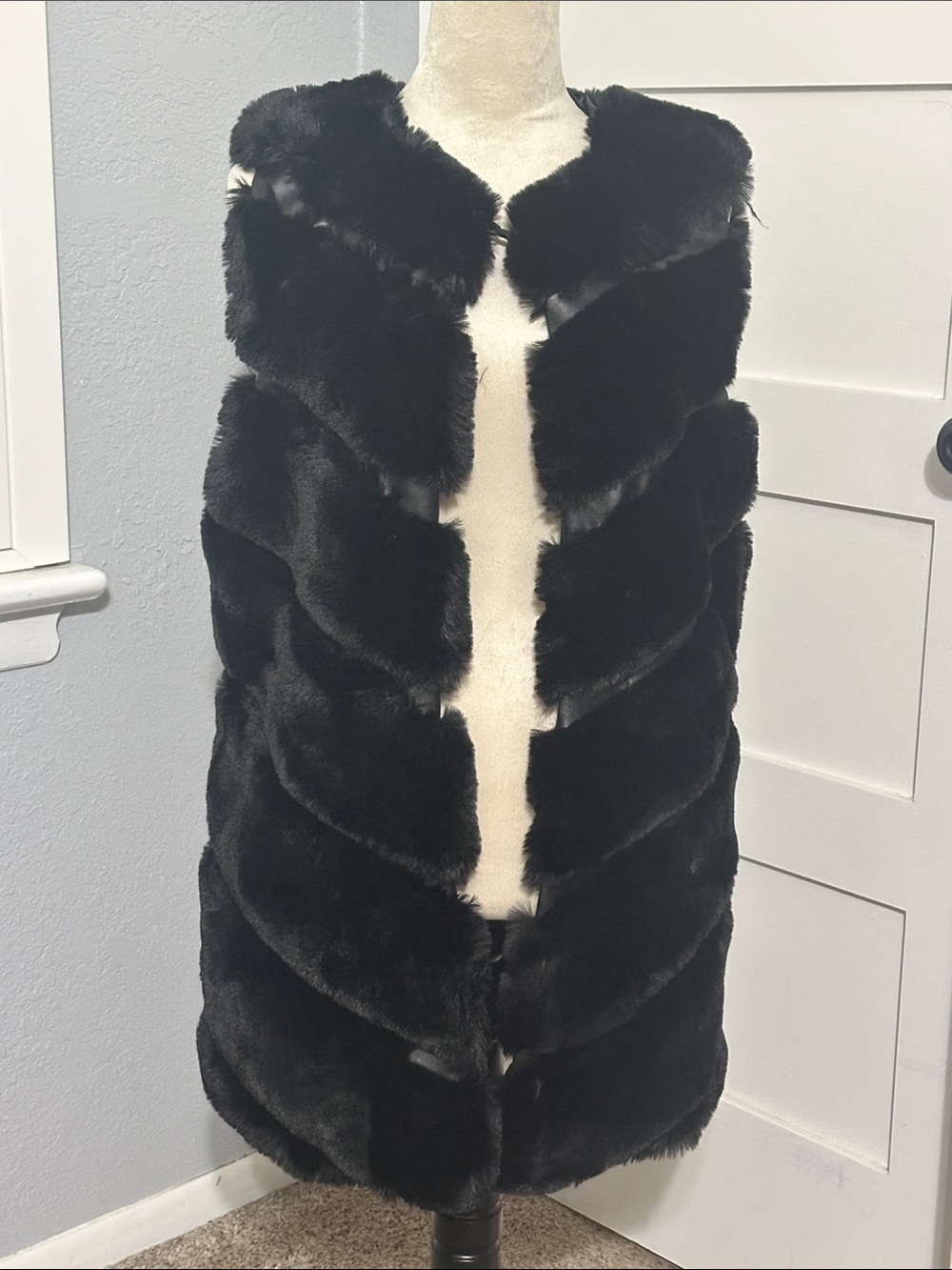 Black Faux Fur Teddy Vest - Women's Sleeveless Coat